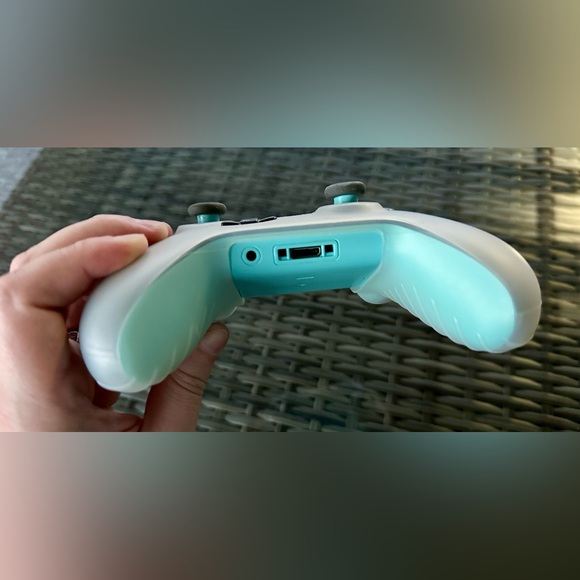 Xbox One Controller - Picture 6 of 7